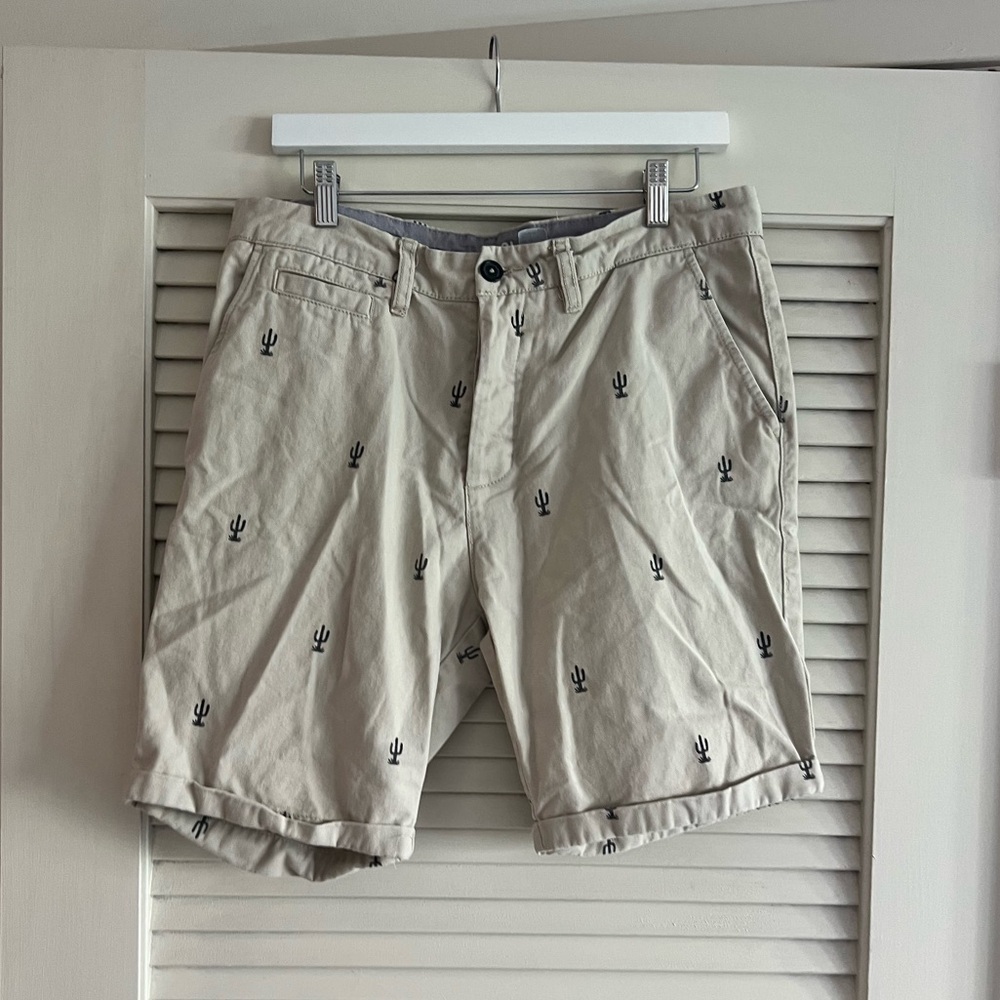 beige shorts with cactus.